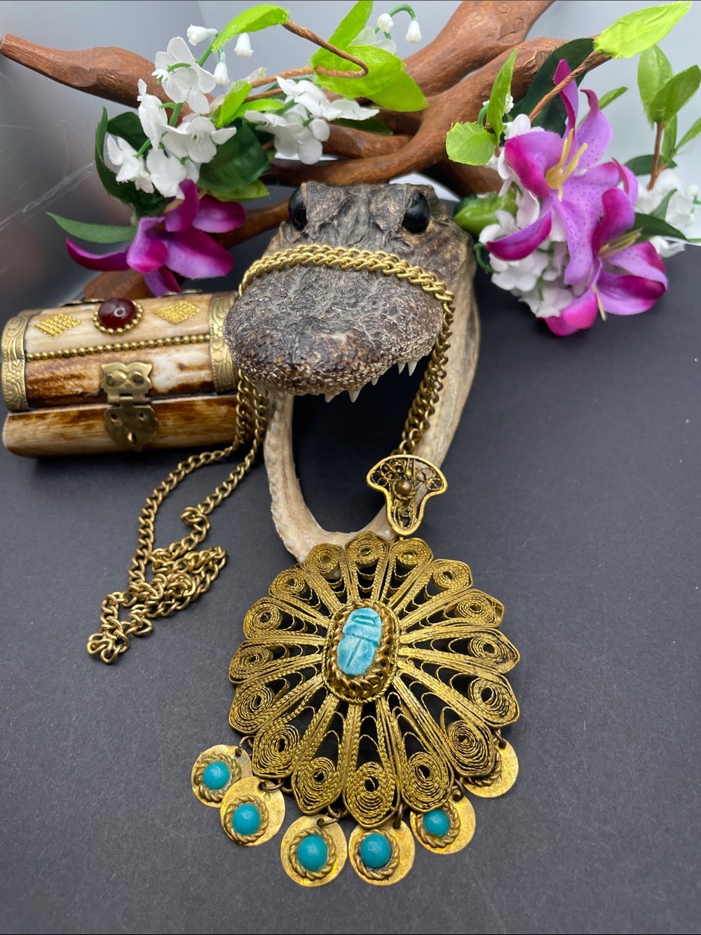 Scarab filigree necklace vintage D33